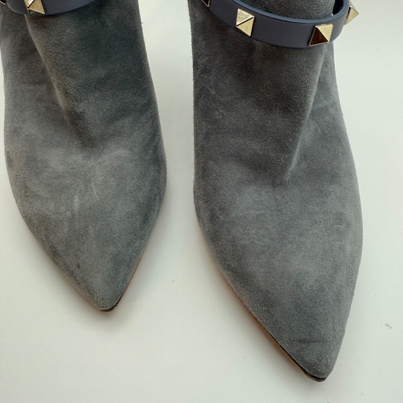 VALENTINO POWDER BLUE ROCKSTUD BOOTIES SIZE 41 VIBRAM SOLES - Picture 2 of 8